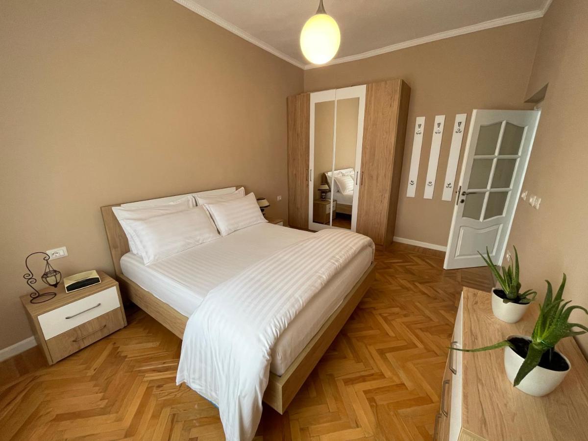 Joni & Joy Center Apartment Berat Buitenkant foto