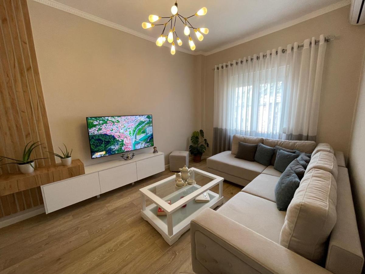 Joni & Joy Center Apartment Berat Buitenkant foto