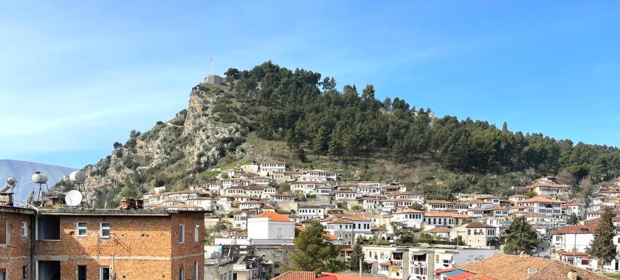 Joni & Joy Center Apartment Berat Buitenkant foto