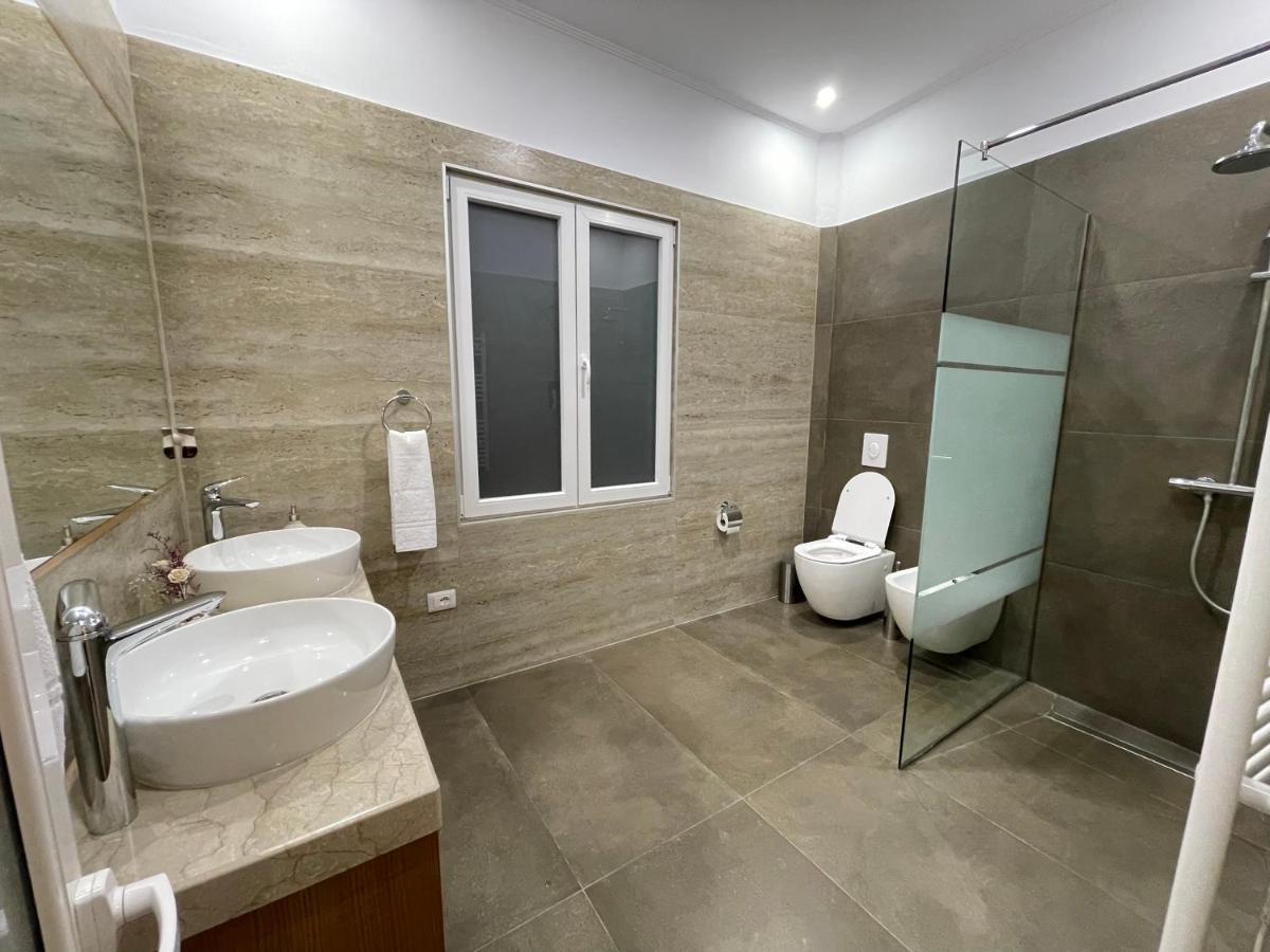 Joni & Joy Center Apartment Berat Buitenkant foto