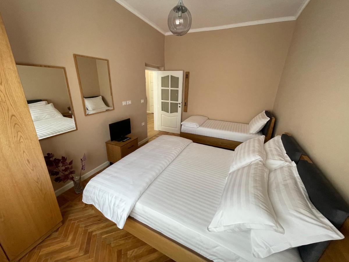 Joni & Joy Center Apartment Berat Buitenkant foto